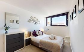 Stunning 2 Bed 2 Bath Apartment In Clerkenwell